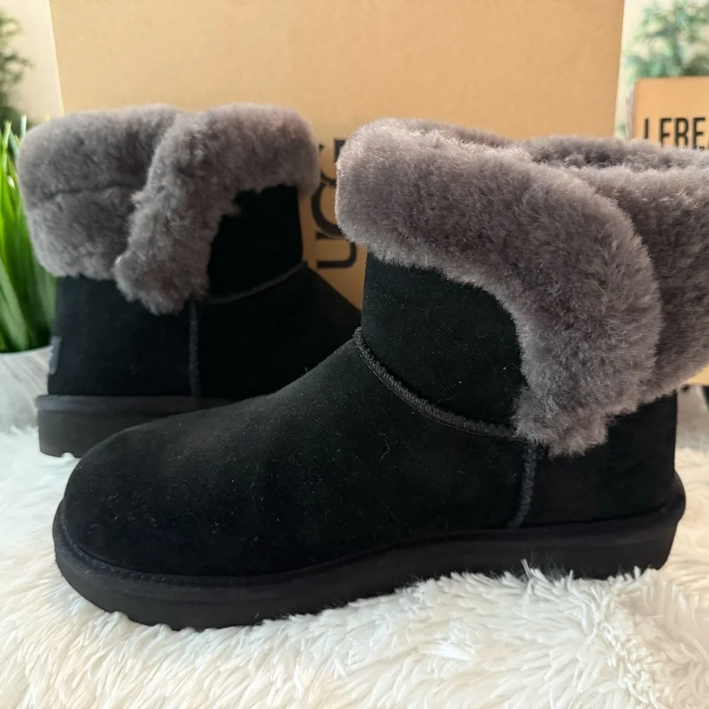 UGG Saniya Mini Bootie - Picture 4 of 13